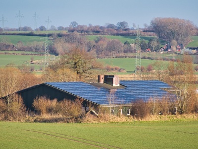 Jak sobie radzą Polacy z fotowoltaiką w nowej rzeczywistości? Cena energii wciąż spada