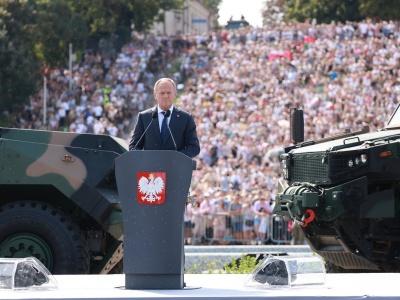 Wielka defilada w stolicy. Donald Tusk: Polskie władze robią wszystko, by już nigdy nie musieć liczyć na cud