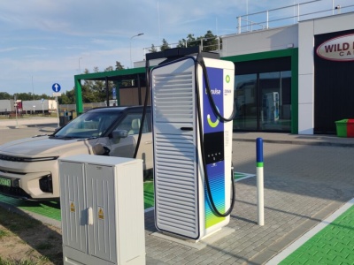 Karta flotowa BP Fuel & Charge dla nowoczesnych firm. Stacje tankowania, ładowanie, rozliczenia – wszystko w jednym [art. płatny]