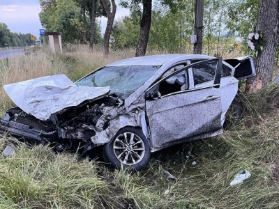 Auto zderzyło się z ciężarówką. Cztery osoby ranne, w tym małe dziecko