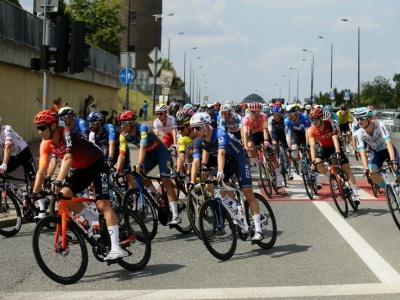 Polak jednym z liderów w Tour de Pologne Walczyli ze skwarem i trasą. Kraksa w Katowicach