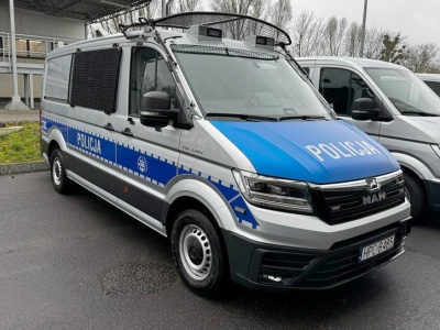 Nowe furgony dla policji. Kosztowały miliony, teraz będą wozić więźniów