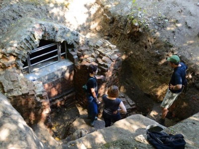 Badacze zeszli do tajemniczego tunelu pod Warszawą. O tym, co kryje, od wieków krążą legendy