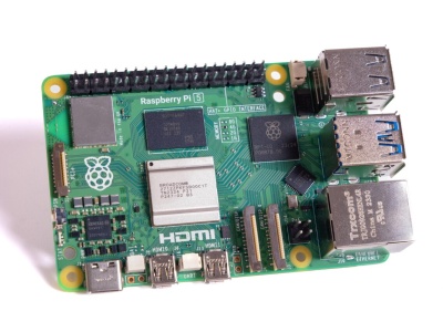 Najtańszy Raspberry Pi 5 już w sklepach. Mniej nie znaczy gorzej