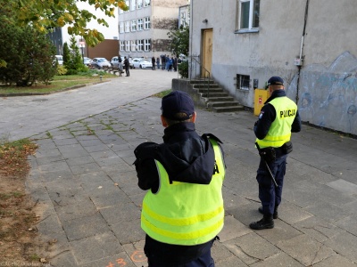 Patrole na ulicach pojawiają się coraz rzadziej. Coraz więcej wakatów w policji