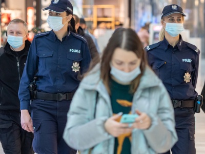 Pilny komunikat. Tutaj przywracają obowiązkowe maseczki