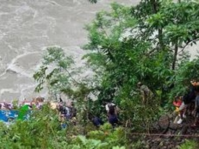 Wypadek autobusu z pielgrzymami z Nepalu. Spadli do rzeki