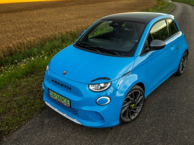 Dlaczego Abarth 500e się nie sprzedaje? Przejechałem nim 1000 km, żeby to zrozumieć