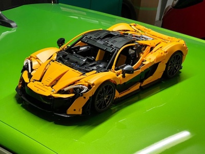 McLaren P1 z klocków LEGO. Za ten zestaw można by kupić prawdziwe auto