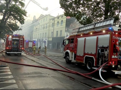 Pożar kamienicy w Poznaniu. 11 rannych strażaków, dwóch poszukiwanych