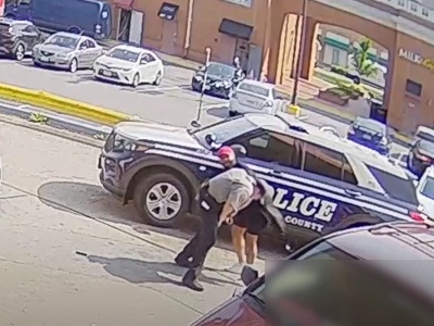 Policjant walczy o życie z napastnikiem