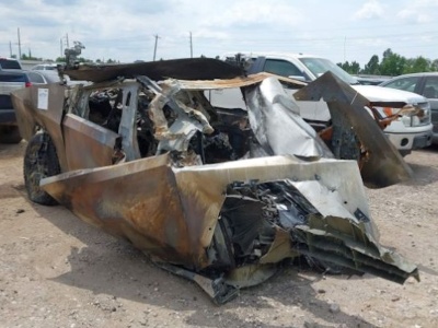 Wrak Tesli Cybertruck trafi pod młotek. Mało kto się pali do zakupu