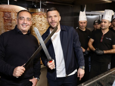 Lukas Podolski ma nowy biznesplan. Stawia na kebabomaty