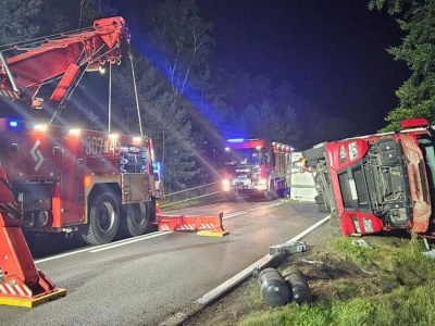 Wypadek samochodu ciężarowego na trasie Miłkowo-Klempicz