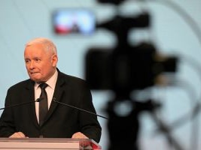 PiS straci dziesiątki milionów. Politycy nie składają broni. 