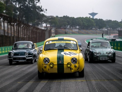 Renault świętowało 60-lecie rekordu świata z Gordini. Dauphine, Gordini i Interlagos wyjechały na tor