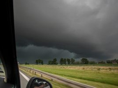 Burzowa i upalna sobota w większości Polski. IMGW wydało ostrzeżenia