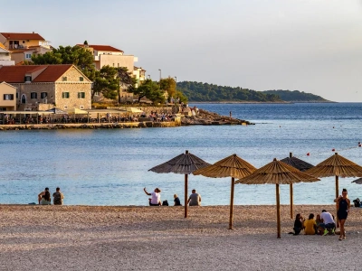 Ukryta perełka w uwielbianym przez Polaków kraju. Jej plaża ma świetne opinie