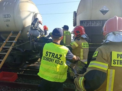 Funkcjonariusze SOK zabezpieczyli miejsce rozszczelnienia cysterny