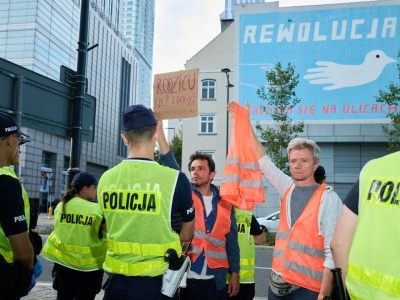 “Co powiemy dzieciom?” - Ostatnie Pokolenie paraliżuje Warszawę w krytycznym dniu