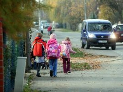 W jakim wieku dziecko może samo wracać ze szkoły? 