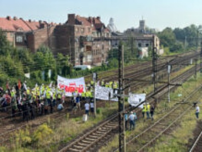 Związkowcy z PKP Cargo wyszli na tory. Ruch pociągów został wstrzymany