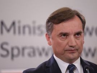 Nowe informacje w sprawie przesłuchania Zbigniewa Ziobry. Biegły oceni jego stan. Padła data