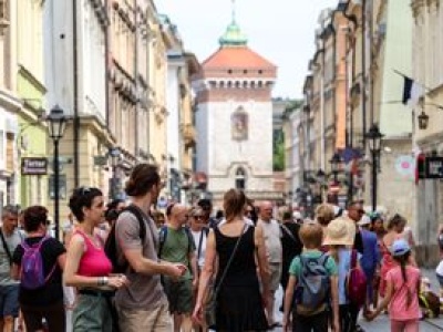 Mediana wynagrodzeń w Polsce niższa od średniej o prawie jedną czwartą. Nowe dane GUS