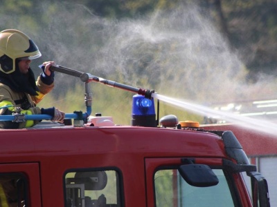 Pożar na trasie kolejowej. Wstrzymano ruch pociągów