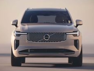 Volvo XC90 nigdzie się nie wybiera. Właśnie przeszło lifting