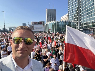 Policja weszła do domu Bąkiewicza. Siedziba stowarzyszenia Marsz Niepodległości przeszukana