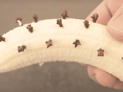 Wbij goździki w banana i włóż go do wrzątku. To co z tego wychodzi, to jakaś magia