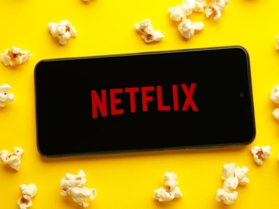 Oto 5 seriali na Netflix, które zachwyciły krytyków. Co warto obejrzeć?