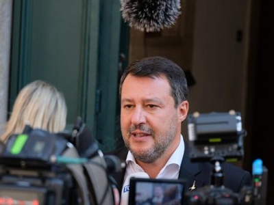 Włosi przeciwko zakazowi sprzedaży samochodów spalinowych. Wicepremier Salvini ma plan działania