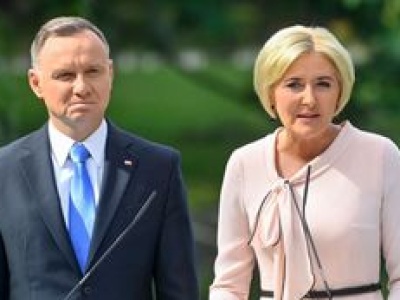 Dziewczyny lubią brąz. Agata Duda OPALIŁA SIĘ tak w luksusowym ośrodku?