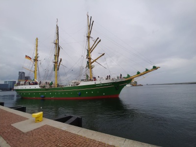 Żaglowiec Alexander von Humboldt II zacumował przy nabrzeżu w Szczecinie