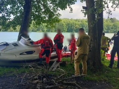 Tragedia na jeziorze Ukiel. Ojciec i syn nie mogli krzyczeć, by wezwać pomoc. Powód łamie serce...