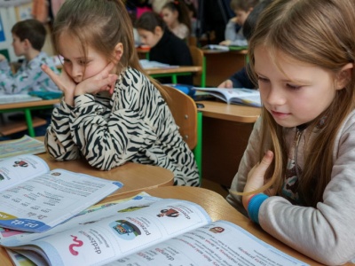 Nowy kierunek w debacie z MEN. Samorządy chcą mieć prawo łączenia szkół