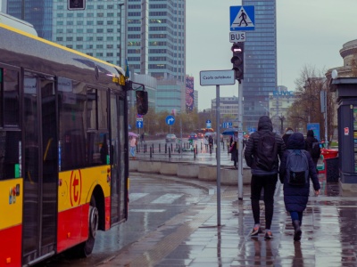 Typowy pracujący w Polsce obcokrajowiec to mężczyzna na śmieciówce