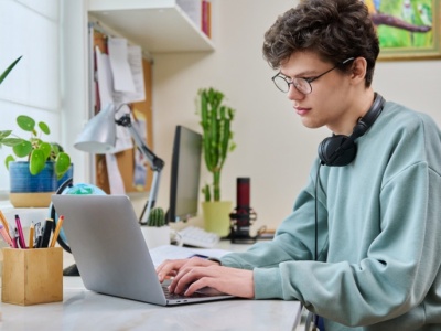 Ministerstwo Zdrowia nie zniesie internetowej prohibicji. Wódka w saszetkach za bardzo przypomina musy dla dzieci