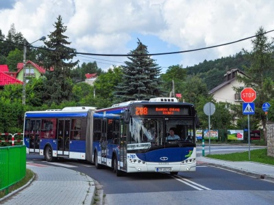 ZTP nie planuje przywrócenia linii 208 na lotnisko i zachęca do korzystania z pociągu