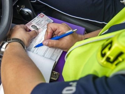 Tych mandatów nie trzeba płacić. Policjant wystawiał je po robocie