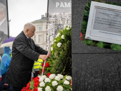 Awantura na miesięcznicy smoleńskiej. Błaszczak starł się z protestującymi