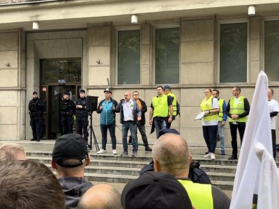 Protestujący związkowcy złożyli petycję w MAP. Mają 6 postulatów