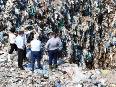 Milion ton odpadów trafiło tu nielegalnie , teraz potrzeba miliardów złotych na rekultywacje