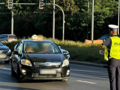 Pijany taksówkarz z Ukrainy jechał 155 km/h po Krakowie. Wcześniej miał zatrzymane prawo jazdy.