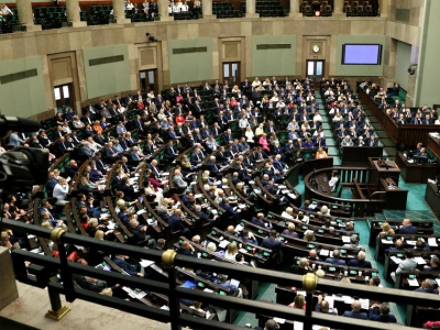 Ponad 2,5 tys. zł dodatku do renty socjalnej. Sejm zajmie się projektem