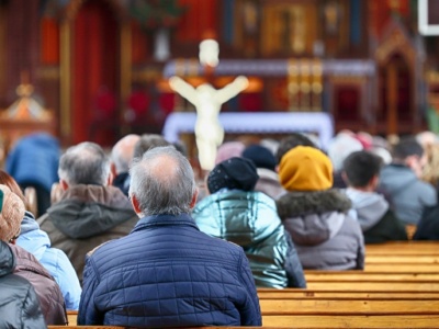 Neutralność światopoglądowa samorządu to fikcja. Jest analiza relacji samorząd - kościół