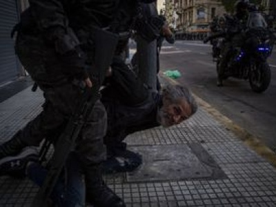 Podwyżki emerytur zablokowane. Protestujący starli się z policją