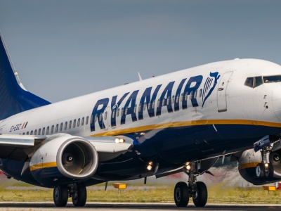 Ryanair musi oddać opłatę za bagaż podręczny. Pasażerka wygrała w sądzie